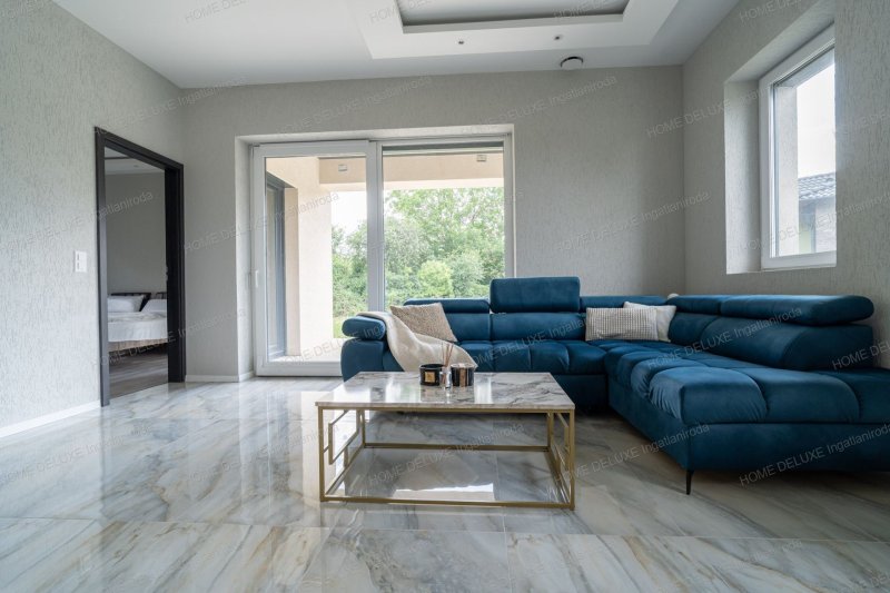  Eladó kizárólag a HOME DELUXE kínálatában Kecskeméten Felsőszéktó nyugodt, csendes részén egy 2025-ben épült, korszerű műszaki felszereltséggel rendelkező, modern családi ház.