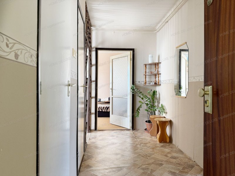 Eladó kizárólag a HOME DELUXE kínálatában. Ha szeretne a Széchenyiváros legcsendesebb és legvilágosabb lakásában élni, ahol nem a szomszéd óriási épületeit kell néznie, akkor ez az otthon Önnek szól!