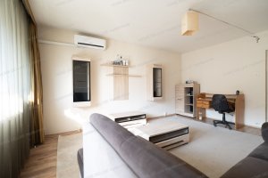 Eladó Kecskeméten a Széchenyivárosban egy 3. emeleti, 53 m2-es 2 szobás lakás.