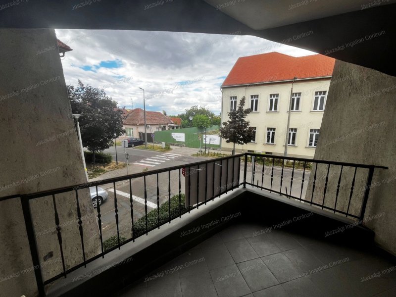 JÁSZBERÉNY központjában 60 nm-es lakás ELADÓ!