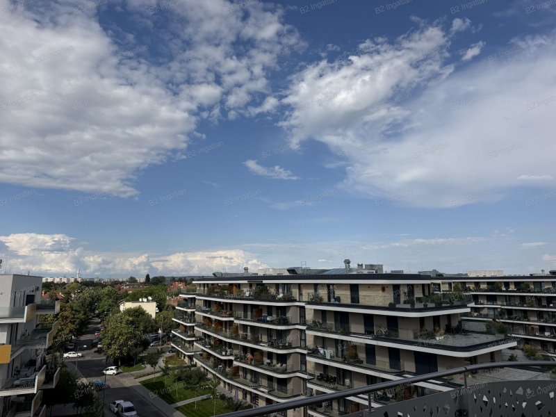 Panorámás penthouse eladó ZUGLÓBAN – azonnal költözhető!