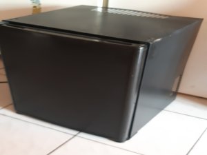 PMB40 40L-es minibár működő 43x43x57cm magas inverteres