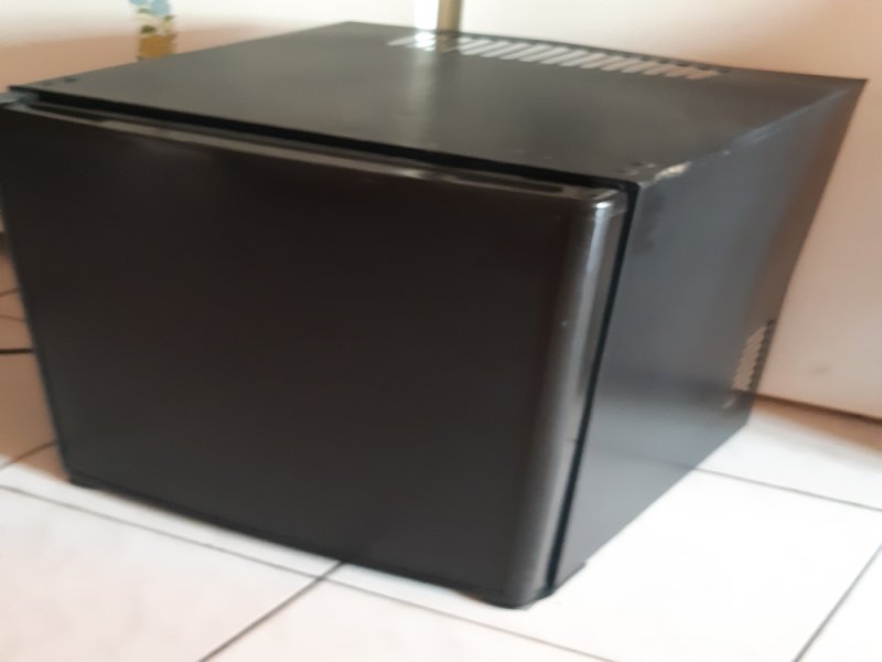 PMB40 40L-es minibár működő 43x43x57cm magas termoelektromos