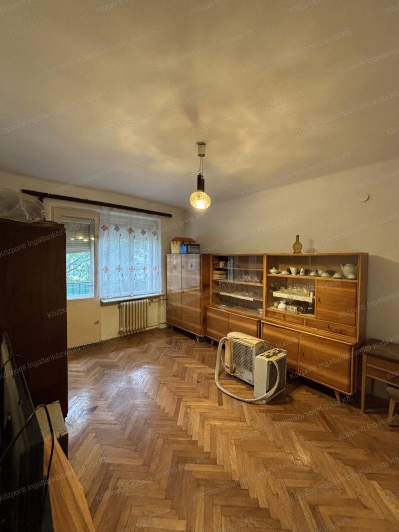Tatabányán, Újvárosban, felújítandó ,1.emeleti, 1 szobás, erkélyes, lakás eladó