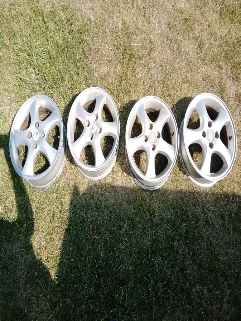R15 alufelni, használt, gyári (második generációs Suzuki Ignisről)
