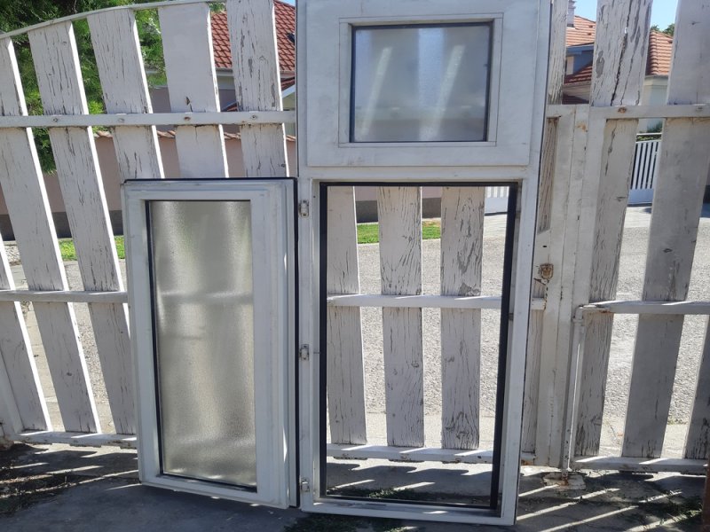 Álló műanyag ablak nyíló 50x197cm balos felül fix hőszigetelt üveges