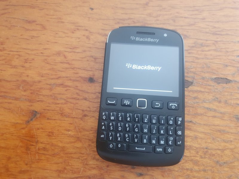 Blackberry 9720 telekomos telefon