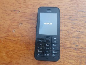 Nokia 220 telefon (független)