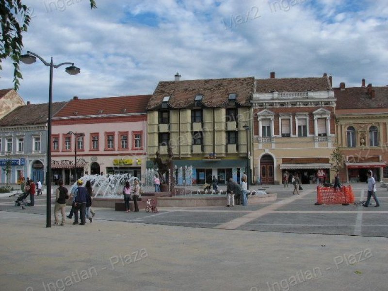 Eladó 66 m2-es Fő téri lakás Szombathelyen, Nappali +2 szobával