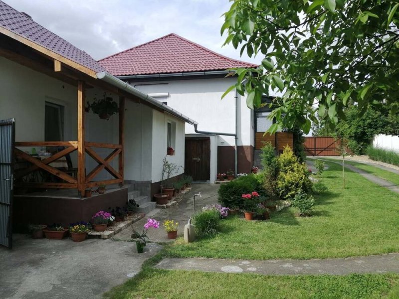 Klimatizált, felújított, 3 szobás családi ház Nyírbátorban eladó!