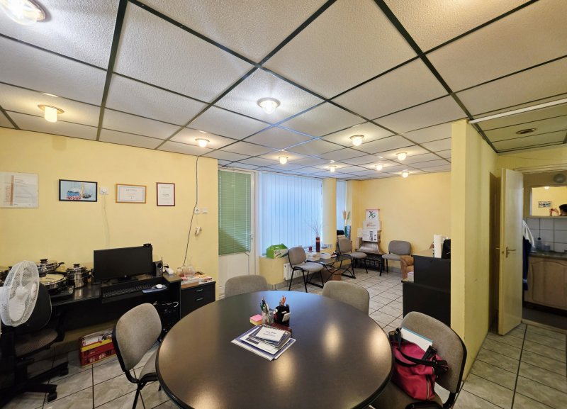 Nyíregyháza belvárosában üzlethelyiség eladó!