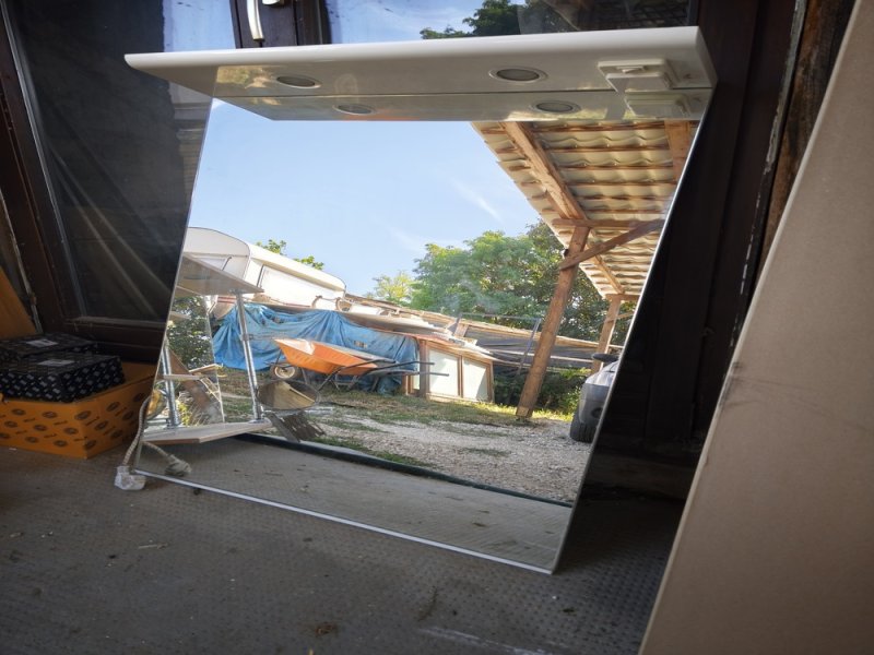 Fürdőszoba tükör 70 x 104 cm konnektor+világitás kép szerinti állapot.
