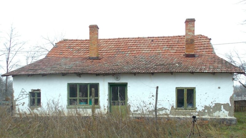 1,3 hektár öreg tanyával eladó