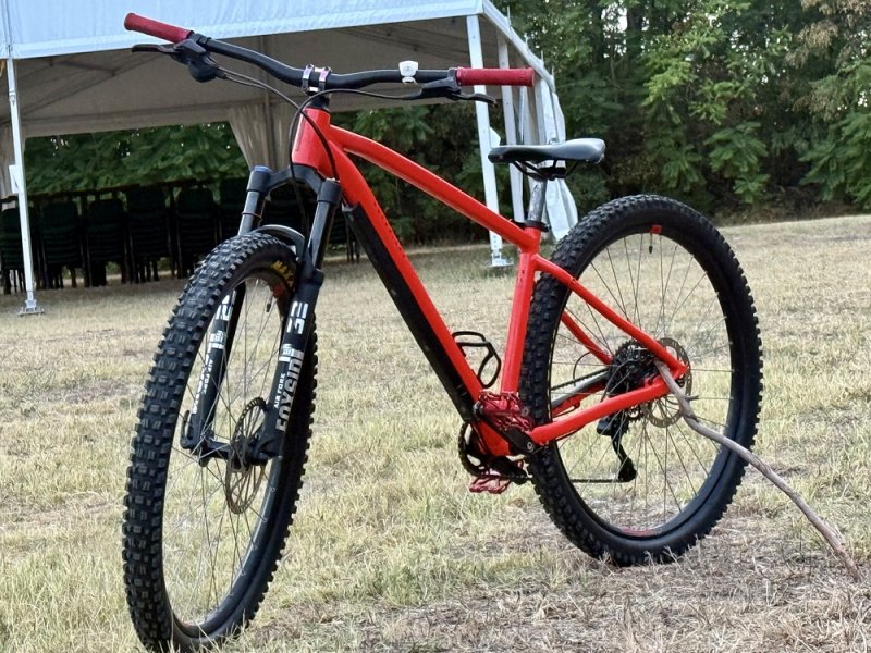 Eladó egyedi Rockrider Expl 500 levegős villával, hangosabb hátsó aggyal, elől hátul Maxxis gumikkal