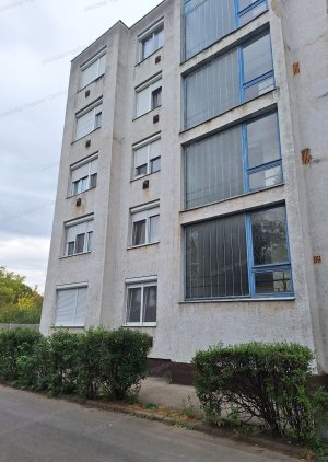 ELADÓ 2 szobás panellakás 2. emelet Tanitóképző Főiskola közelében nyugodt csendes helyen