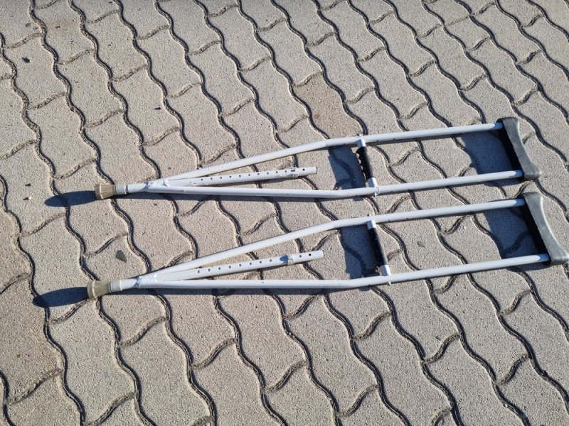 Hónalj mankó állítható 120-140cm magasságú párban