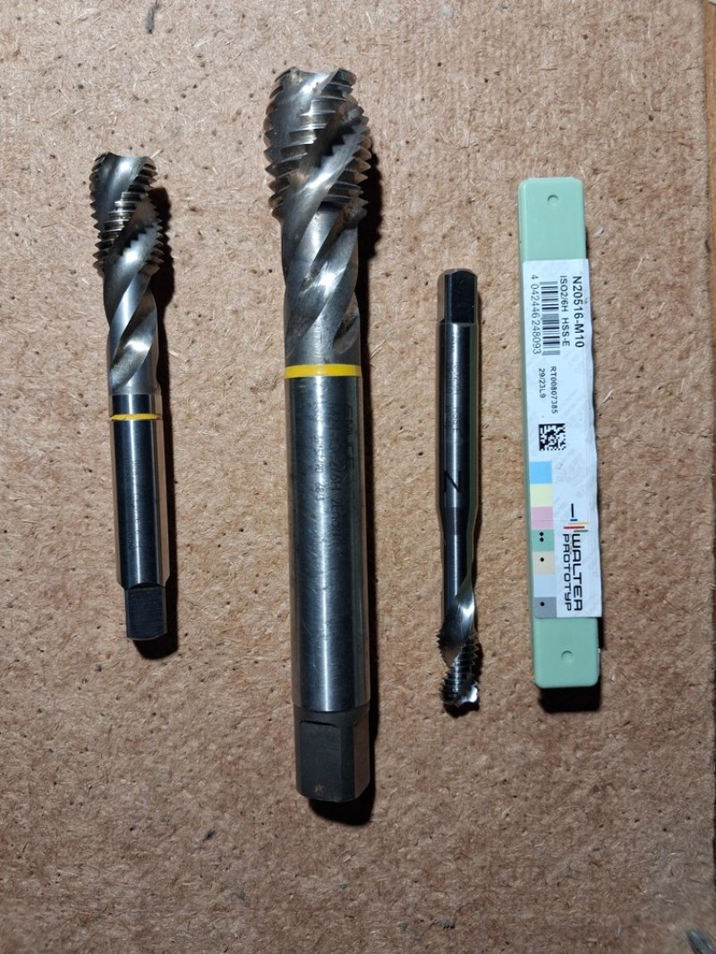 Eladó M10 M16 M24 HSS-E menetfúrók egyben.