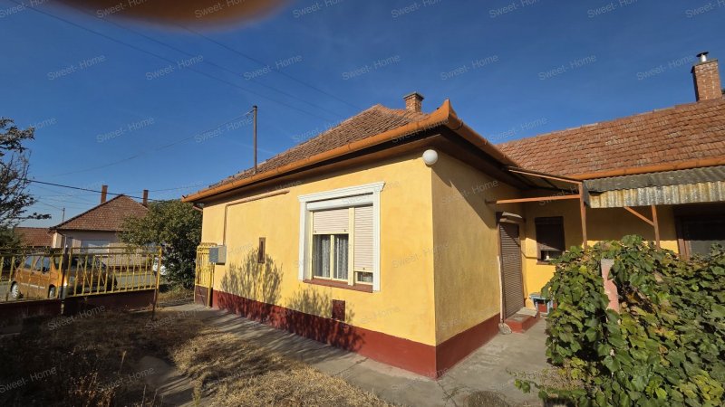 Kerekegyházán a Kölcsey utcában eladó egy 110 nm-es, 3 szobás, HITELEZHETŐ, családi ház!