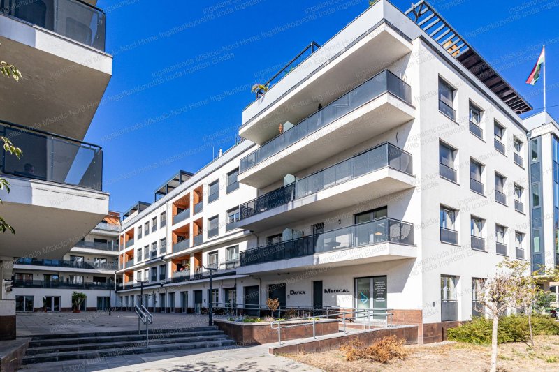 Miskolc belvárosában 2021-ben épült, 42nm-es stúdiólakás terasszal eladó