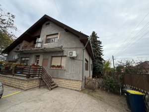 Monor kertvárosában eladó 3 szoba + nappalis felújított családi ház, 500 m2-es telekkel