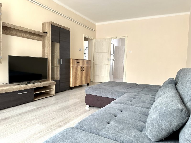 Győr-Nádorvárosban 53 m²-es, 2 szobás, erkélyes, klímás téglalakás kiadó