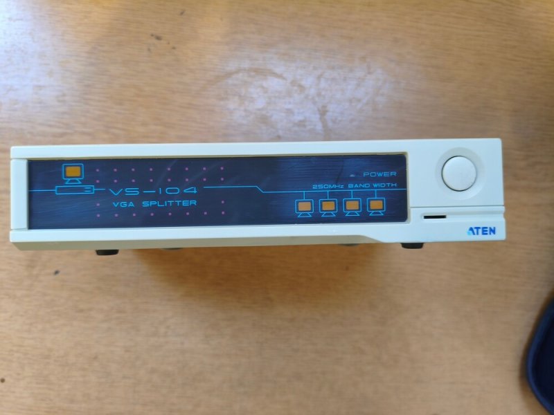 Monitor VGA elosztó Aten vs-104 VGA splitter