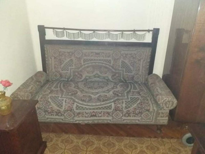 Hímzett antik kanapé eladó