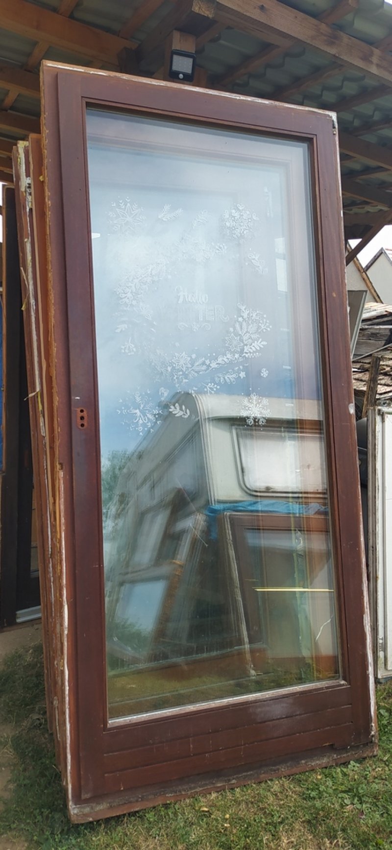 Egyben 2 db nehéz masszív erkély ajtó bukó-nyílók hőszigeteltek108 x 232 alul kb 6 cm levágható kilincsel a képen látható állapotban eladó-elcserélhető. Ára 58 ezer ft/2 db.