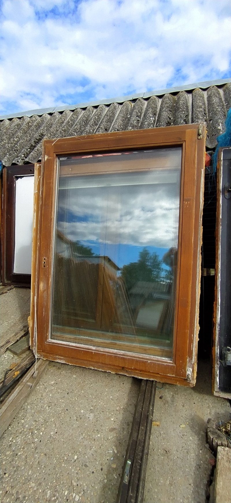 1 db 97 x 136 cm fa hőszigetelt bukó-nyíló ablak jó állapotban 28 ezer ft.