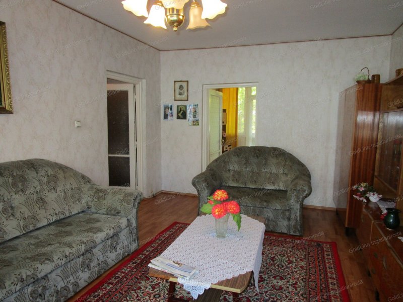 Ferenc körúton eladó 2 szobás, erkélyes földszinti lakás!