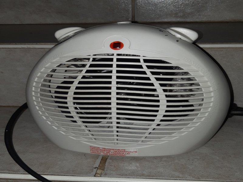 Tesco FH07 ventilátoros hősugárzó termosztátos