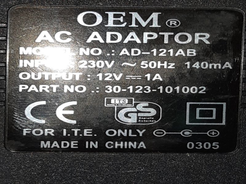 OEM DC adapter 12V / 1A működő