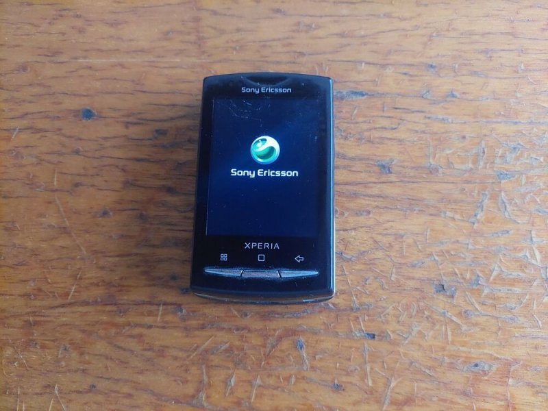Sony Xperia U20i telefon