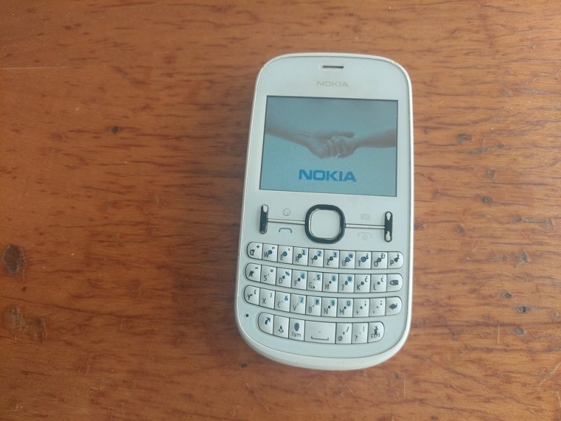 Nokia 201 telefon