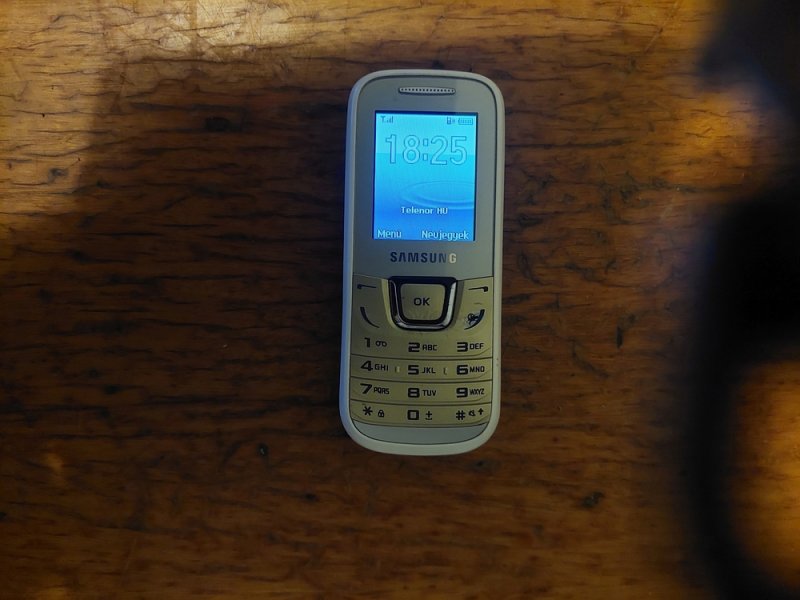 Samsung E1280 telefon