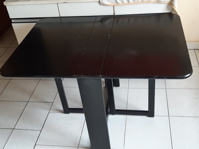 Fekete étkezőasztal felnyitható 115x80cm széles