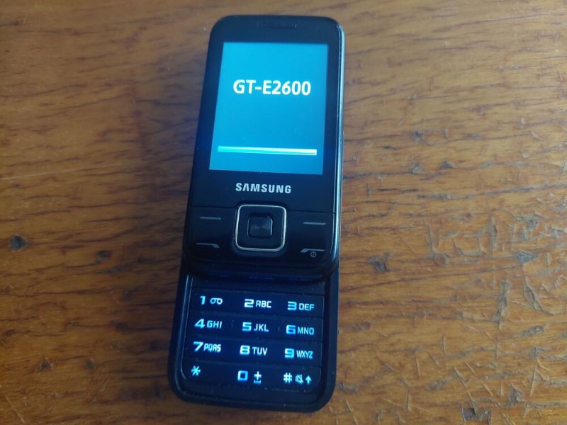 Samsung GT-E2600 telefon