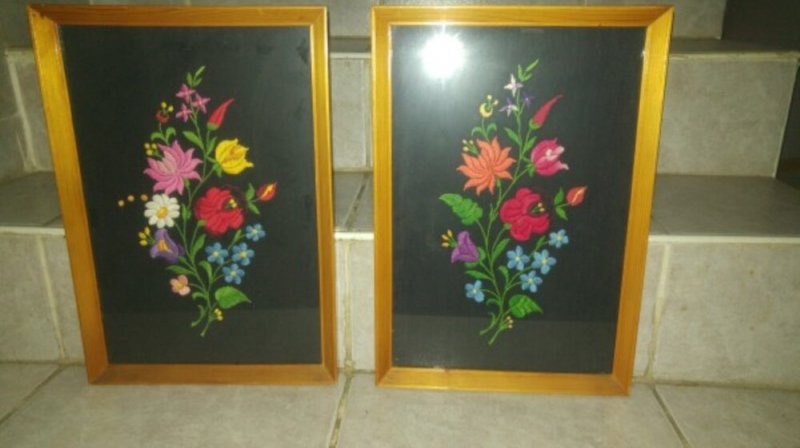 Hímzett virágképek 28x40cm fa fakerettel