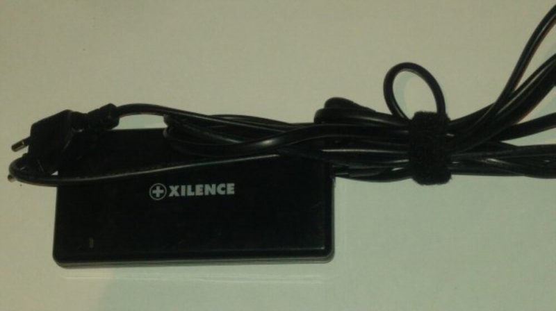 Xilence univerzális laptop töltő XP-LP90.B.R3. Slim