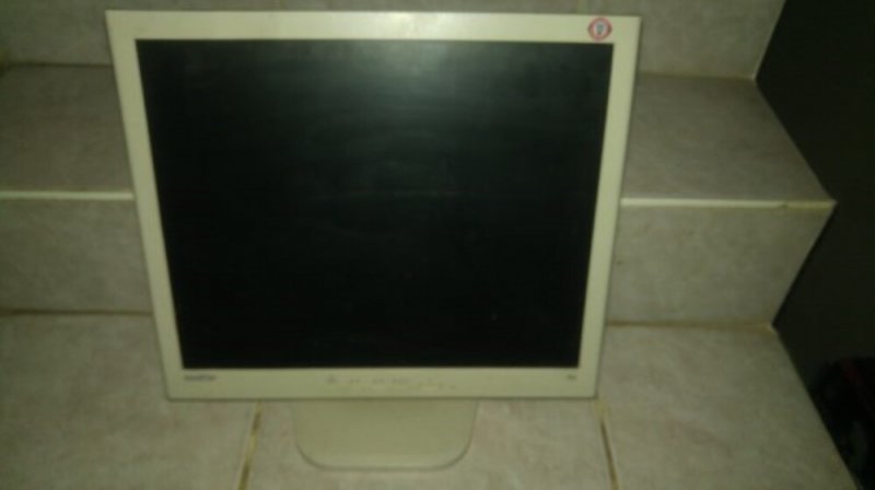 Samtron 73V S 17" LCD monitor