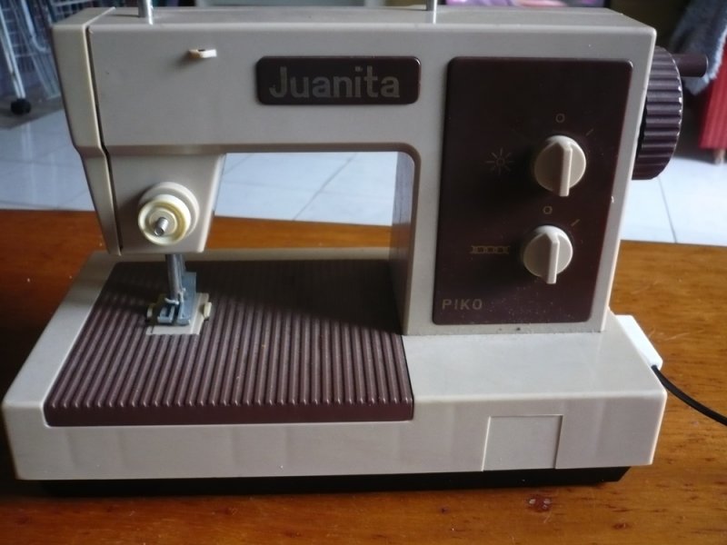 Retro Juanita játékvarrógép