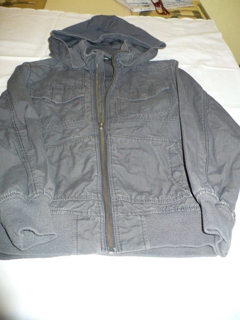 H&M-es kapucnis fiú dzseki, 134-es méret