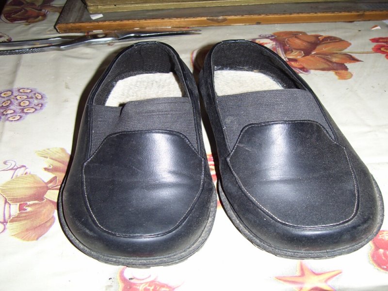36-os fekete bebújós műbőr cipő