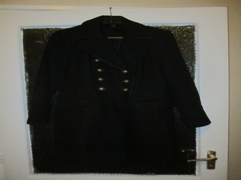 38-as F&F-es duplasoros gombolású fekete kabát