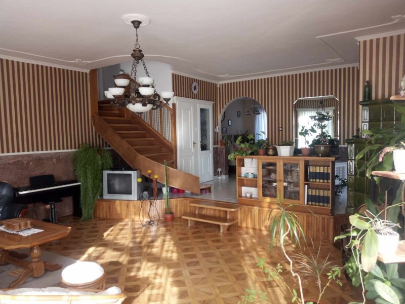 Abdán 170 nm-es, dupla komfortos családi ház szaunával, garázzsal és nagy műhellyel eladó!