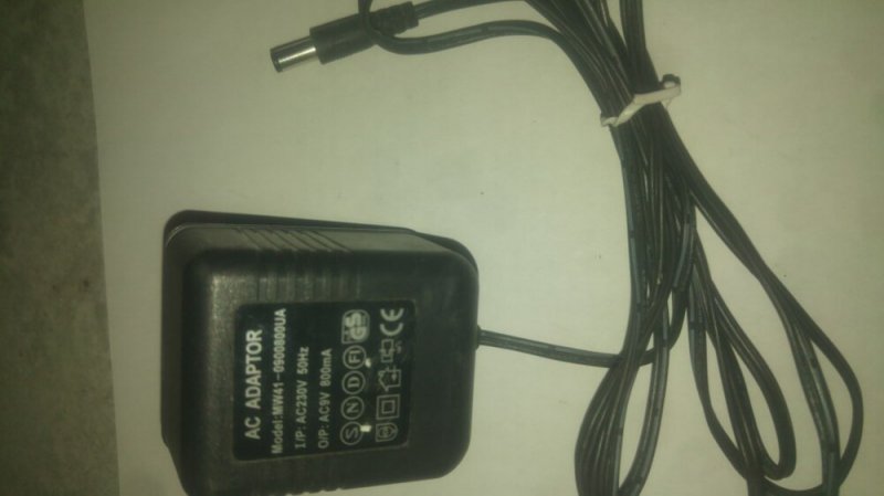 MW41-0900800UA AC adapter 9V / 800mA működő