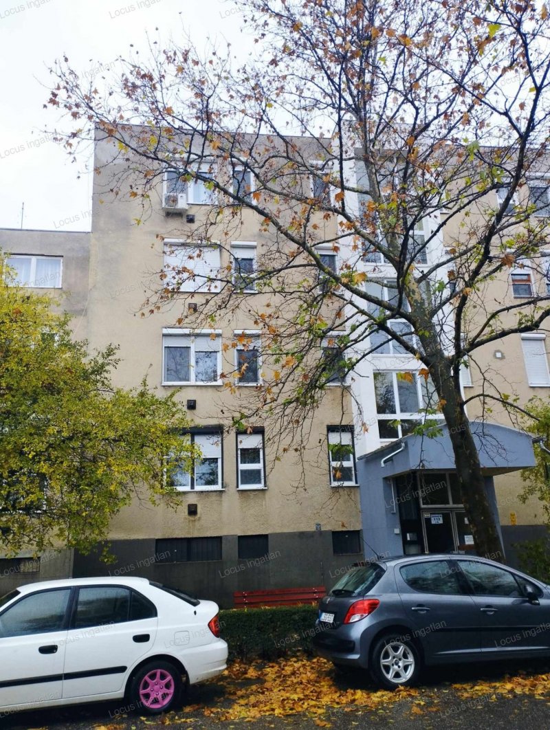 Törökszentmiklós Petőfi ltp-en 3 szobás felújított lakás eladó