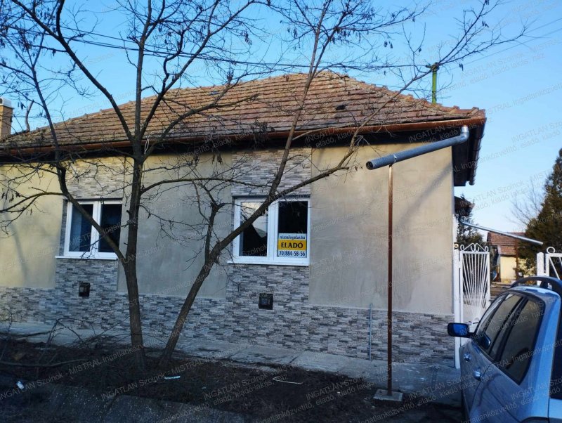 Eladó Tószegen egy kétgenerációs családi ház