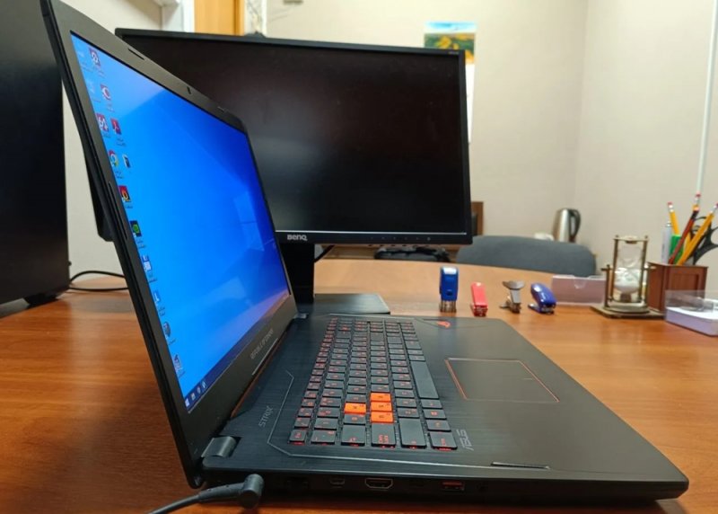 Óriás 120 Hz Asus ROG Strix laptop eladó ! Gtx 1060 6 GB