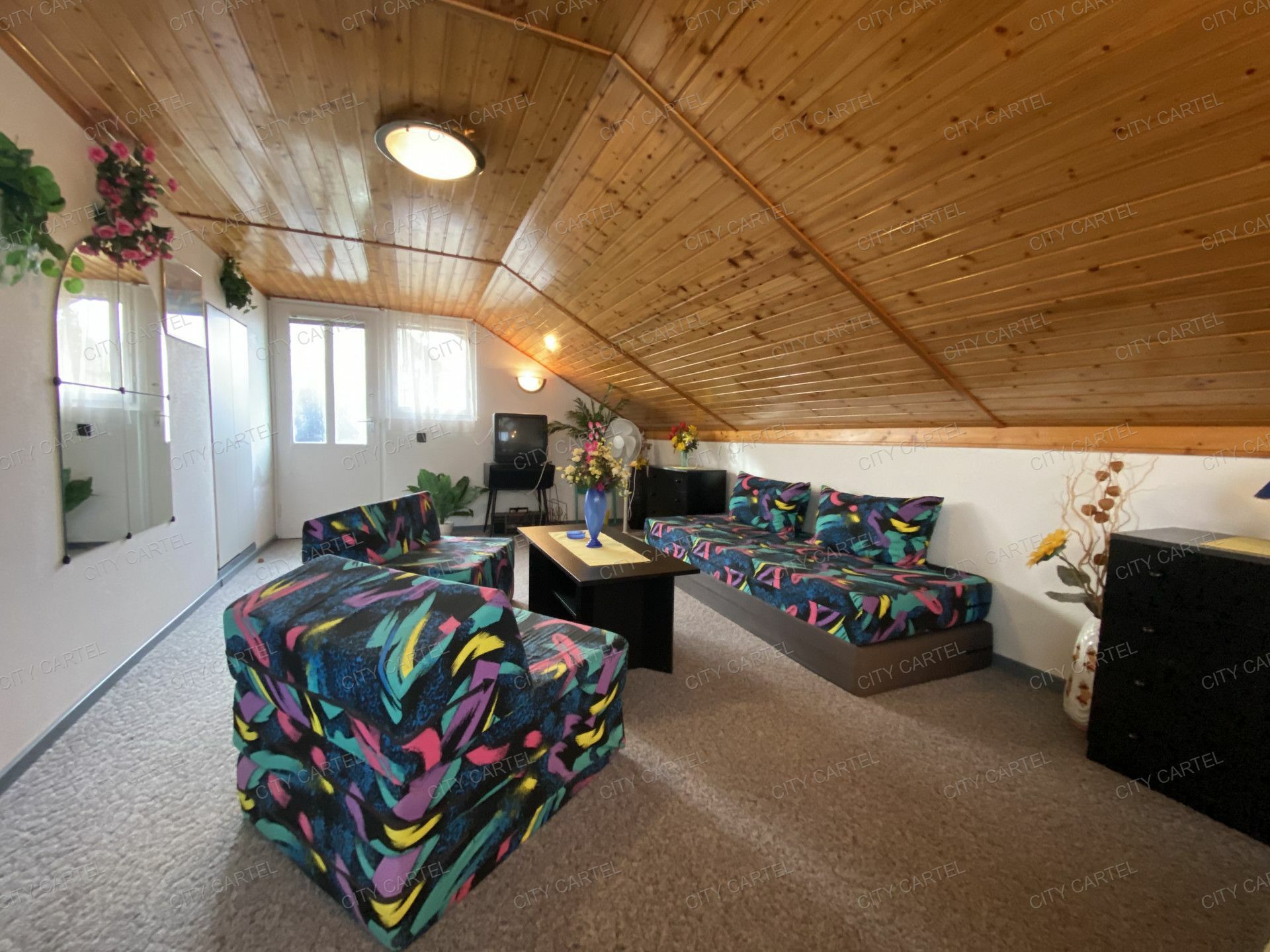 Albertirsán belső téreltolásos padlásteres egész évben lakható nyaraló